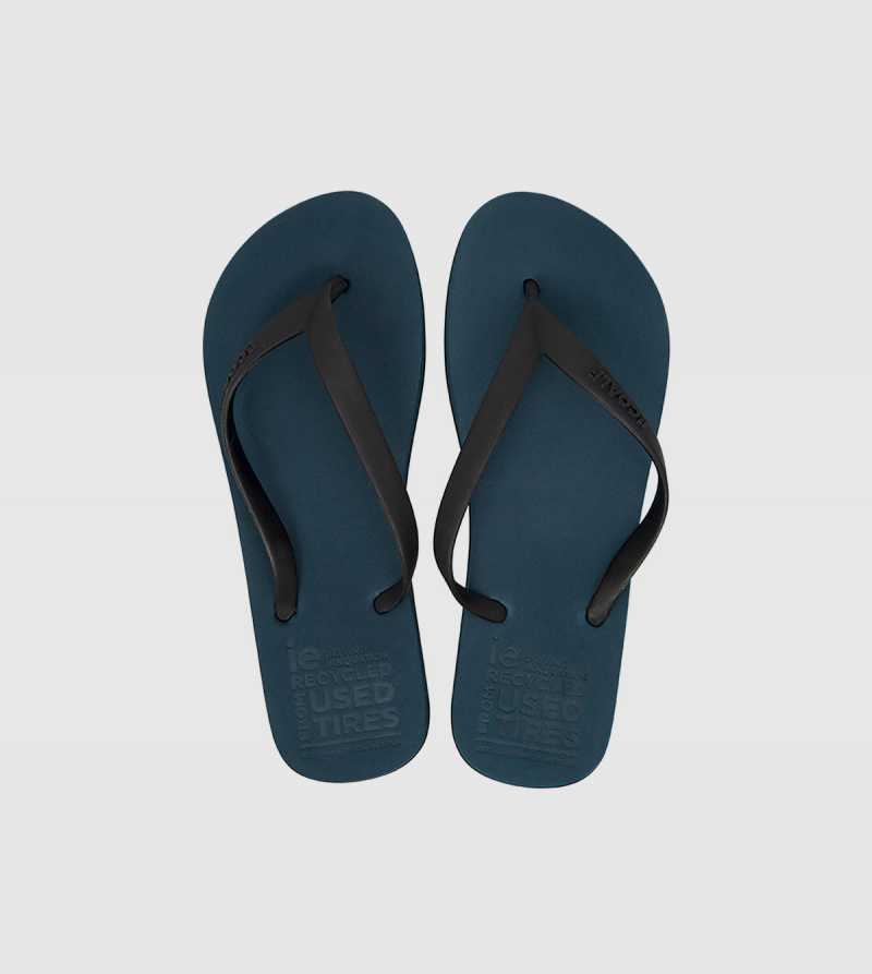 IE Flip Flop. Navy color front